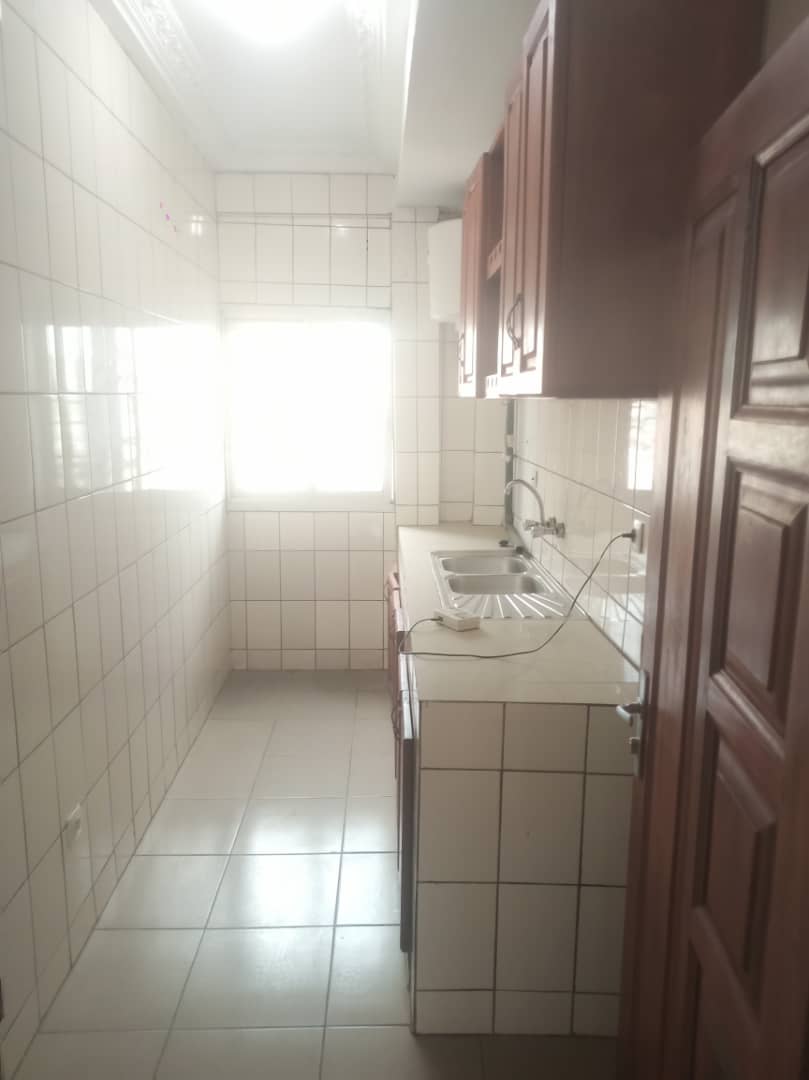 APPARTEMENT D'UNE CHAMBRE OU BUREAUX A LOUER A L'OMNISPORTS