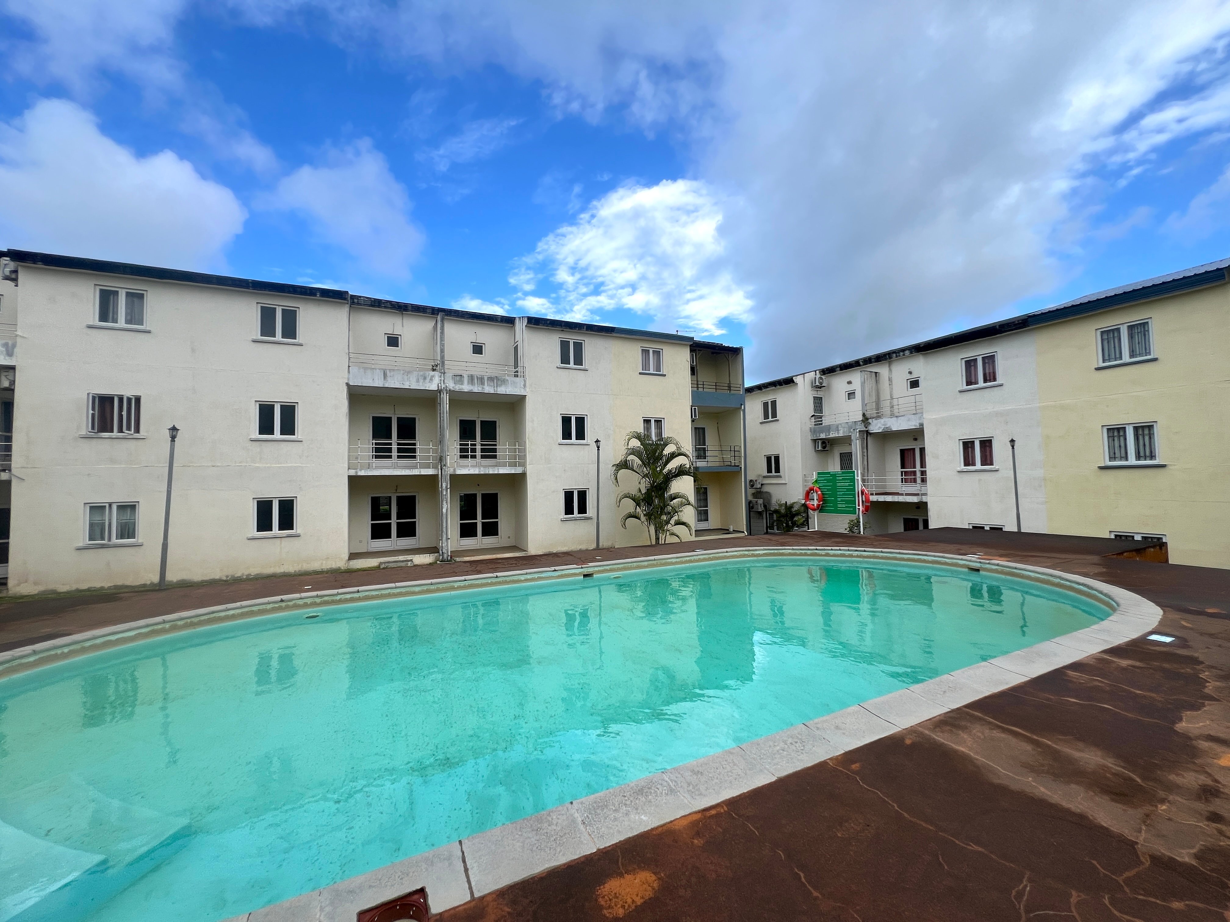 À LOUER - DUPLEX DE 3 CHAMBRES - GRAND BAIE