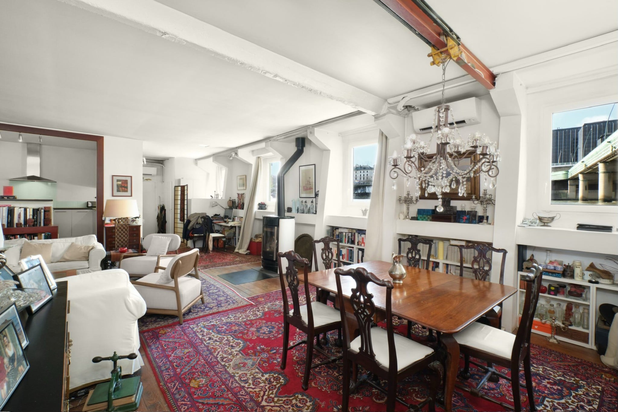 Vivre sur l'eau aux portes de Paris dans une maison flottante