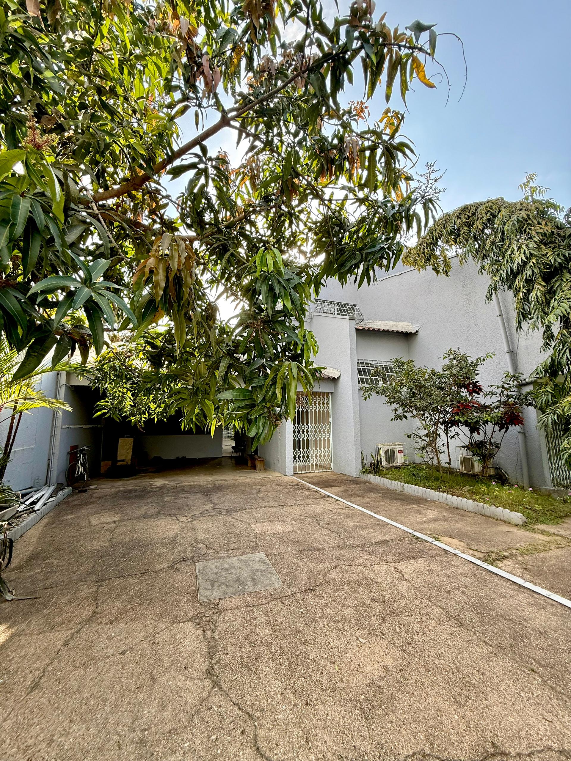 Location d'une villa duplex avec piscine au Vallon 