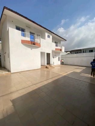 Villa in vendita a Bassam, distretto di Rosier, 6 locali 