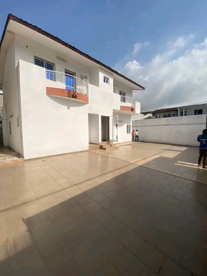 Villa in vendita a Bassam, distretto di Rosier, 6 locali 