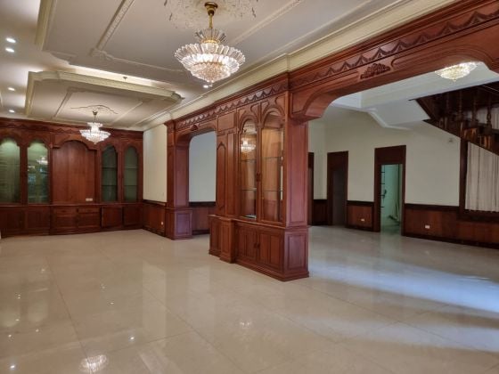 Spacious 8 Bedroom House for Rent