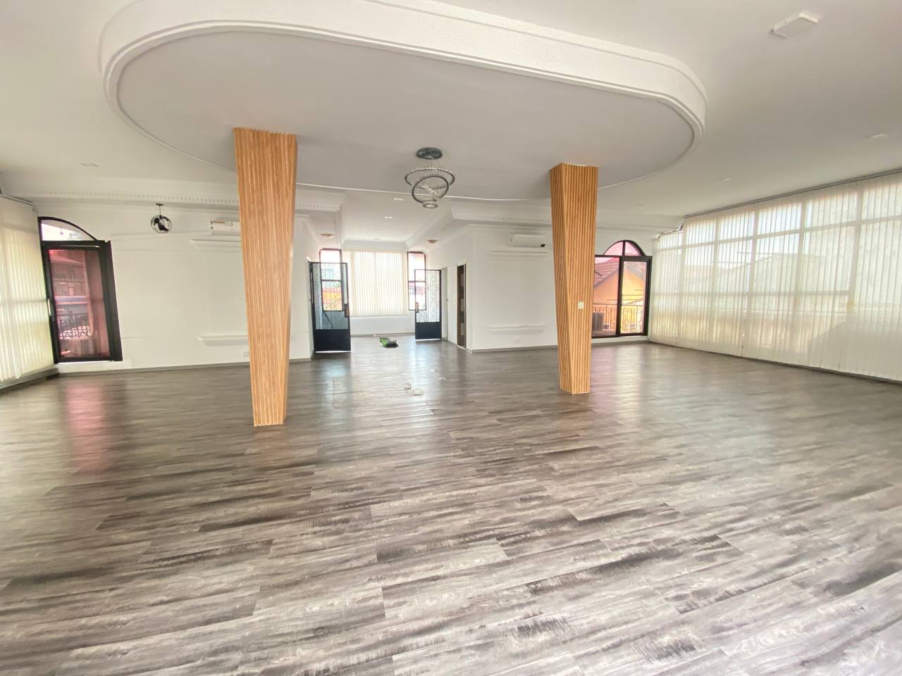 Commercial Villa for Rent on Main Road – Daun Penh