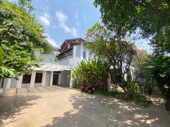 Modern 6-Bedroom Villa for Rent near TK Ave