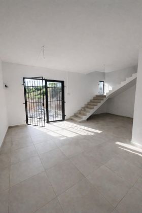 Available Now – 2BR House 5 Min Walk to Bain Boeuf Beach (Rs 28,000) ...