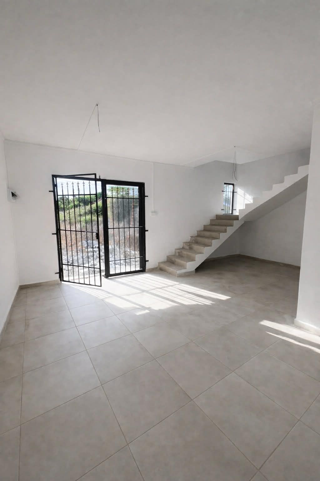 Available Now – 2BR House 5 Min Walk to Bain Boeuf Beach (Rs 28,000)  