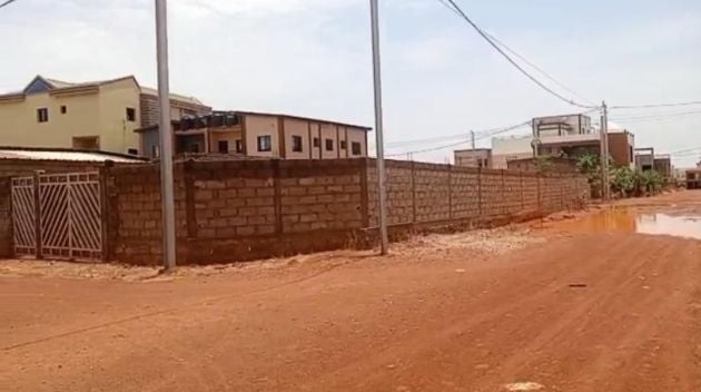 Se vende una parcela de esquina de 320 m² con valla en Ouaga 2000, ...