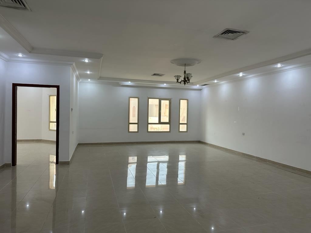 5 Bedrooms Spacious Villa Floor for Rent in Egaila.