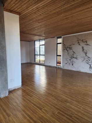 FOR SALE : 4 BEDROOM HOUSE ALL EN-SUITE + DSQ