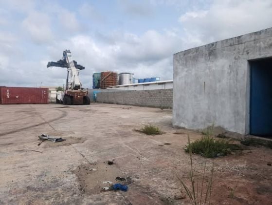 portuaire VRIDI vers SHELL location plate-forme 2000m2 .