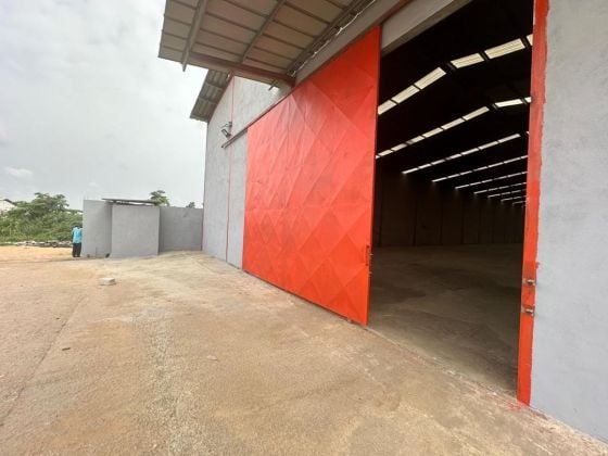 Port-Bouët abattoir zone industrielle location entrepôt 1600m2