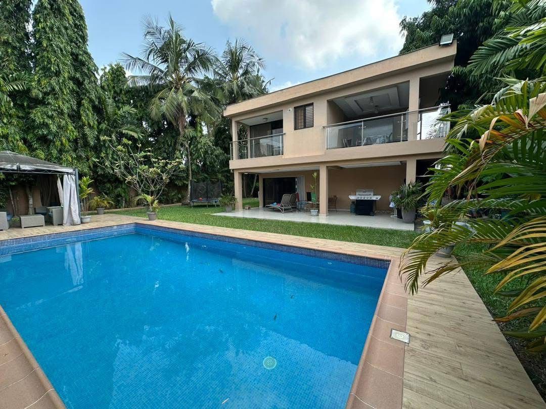 Riviera 3, near the CAP Nord shopping center, a beautiful 6-room villa with garden and swimming pool 