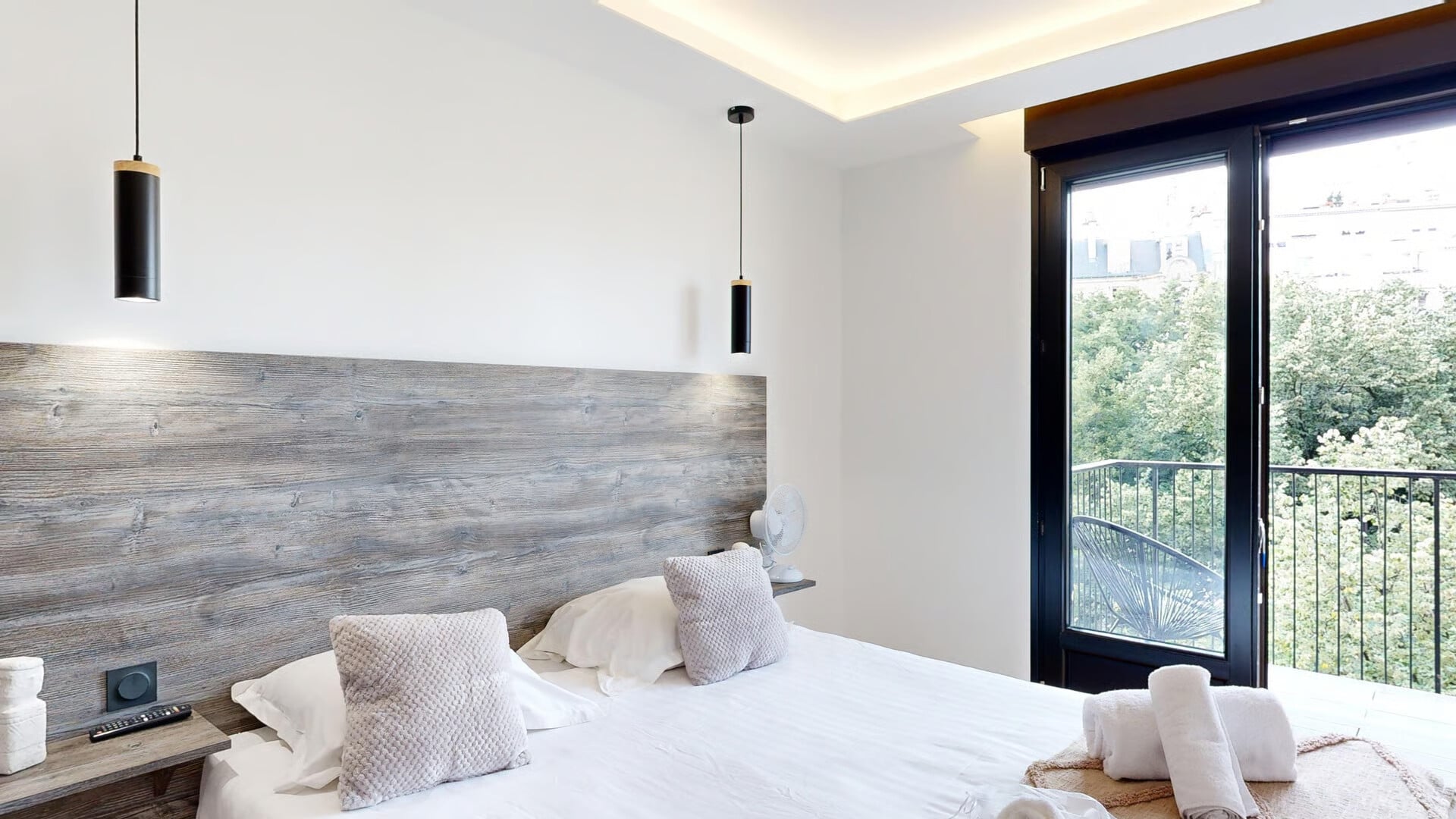 Private Room in 140m² Apartment – Paris 15