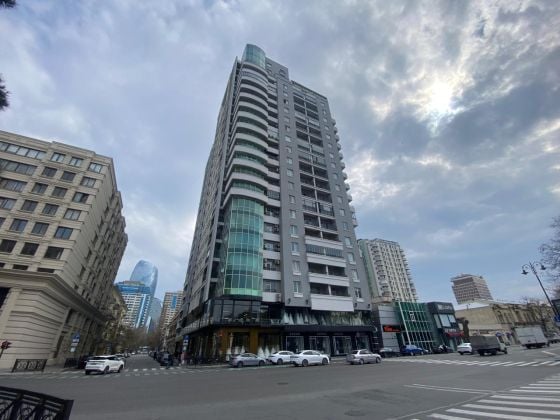 3-room apt opposite Samed Vurgun park