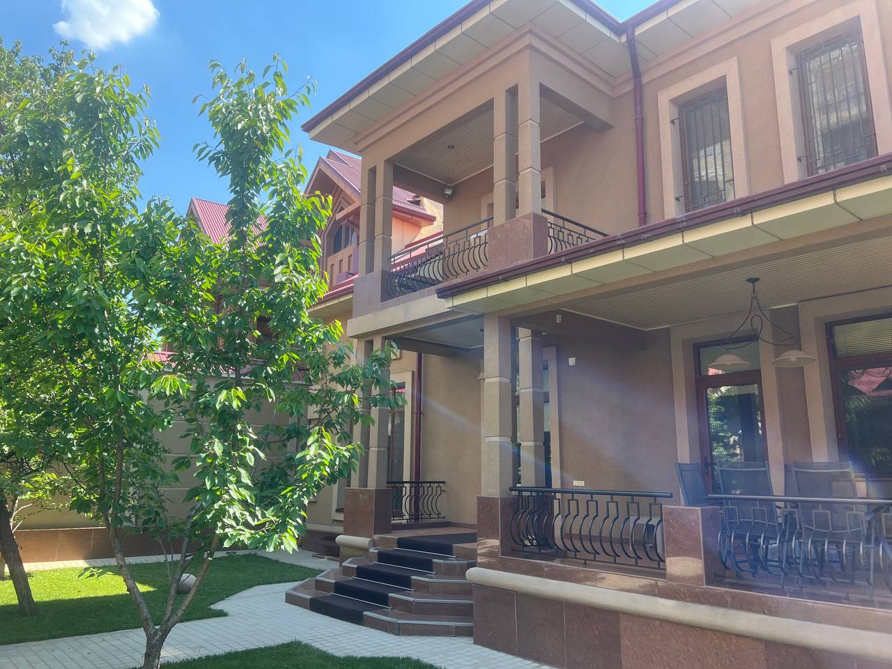 HOUSE FOR RENT 4 BEDROOMS AND 4 BATHROOMS WITH INDOOR POOL