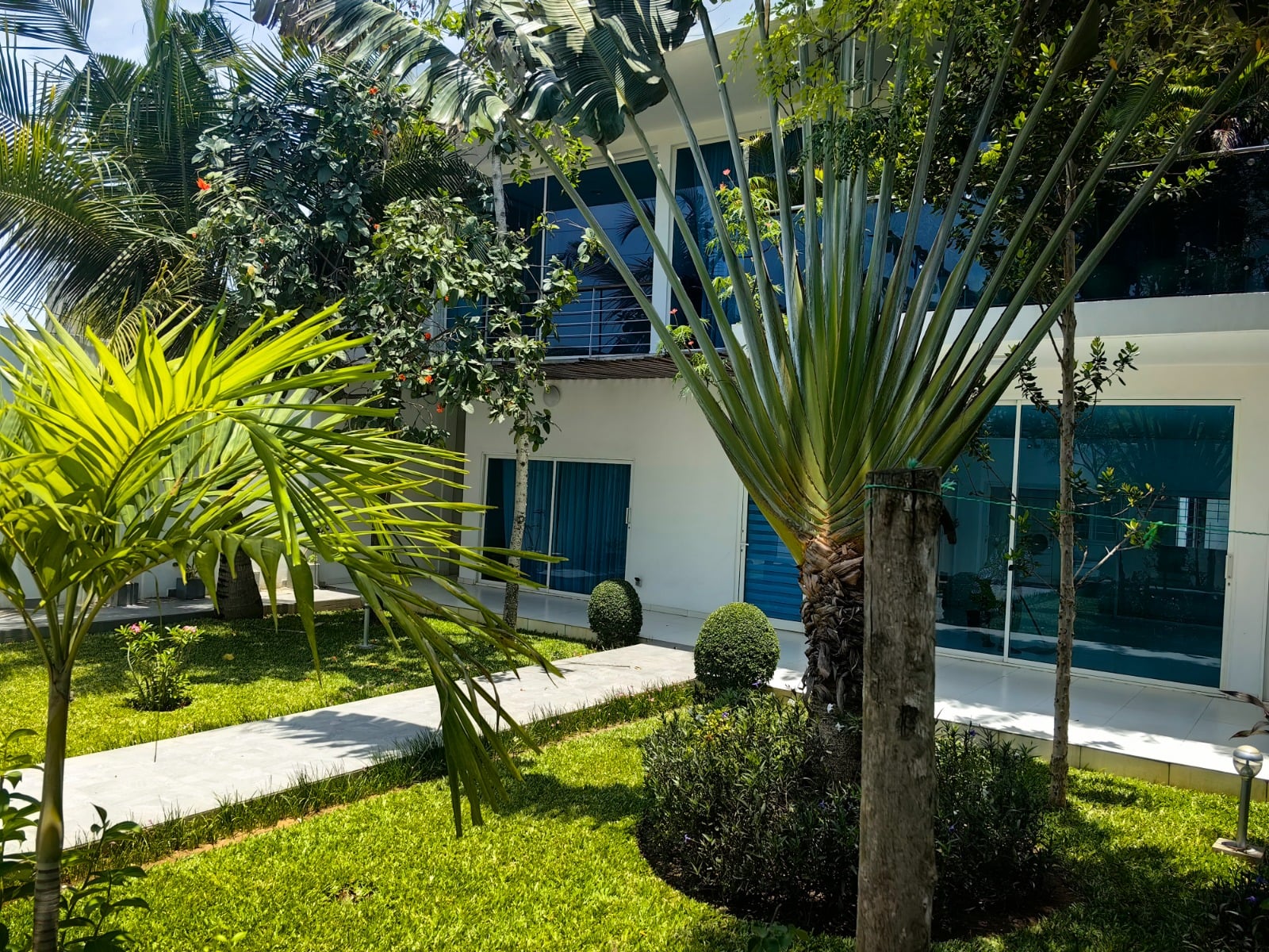 A vendre , villa de 6 pièces, Fidjrossè plage - Cotonou 