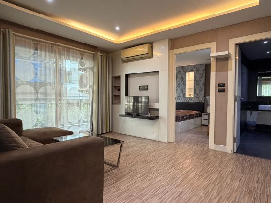 Condo 51 sqm Corner unit, High Floor for Rent Close to South Pattaya. 