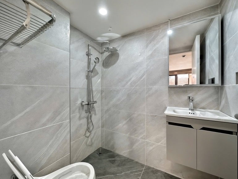 Nice, modern 1 – bedroom apartment in To Ngoc Van street, Tay Ho district for rent