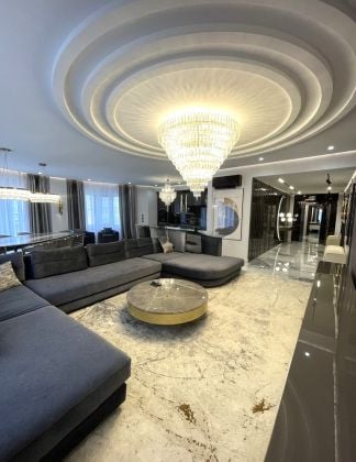 This luxury 4-room apartment, designed by a renowned designer, is located ...