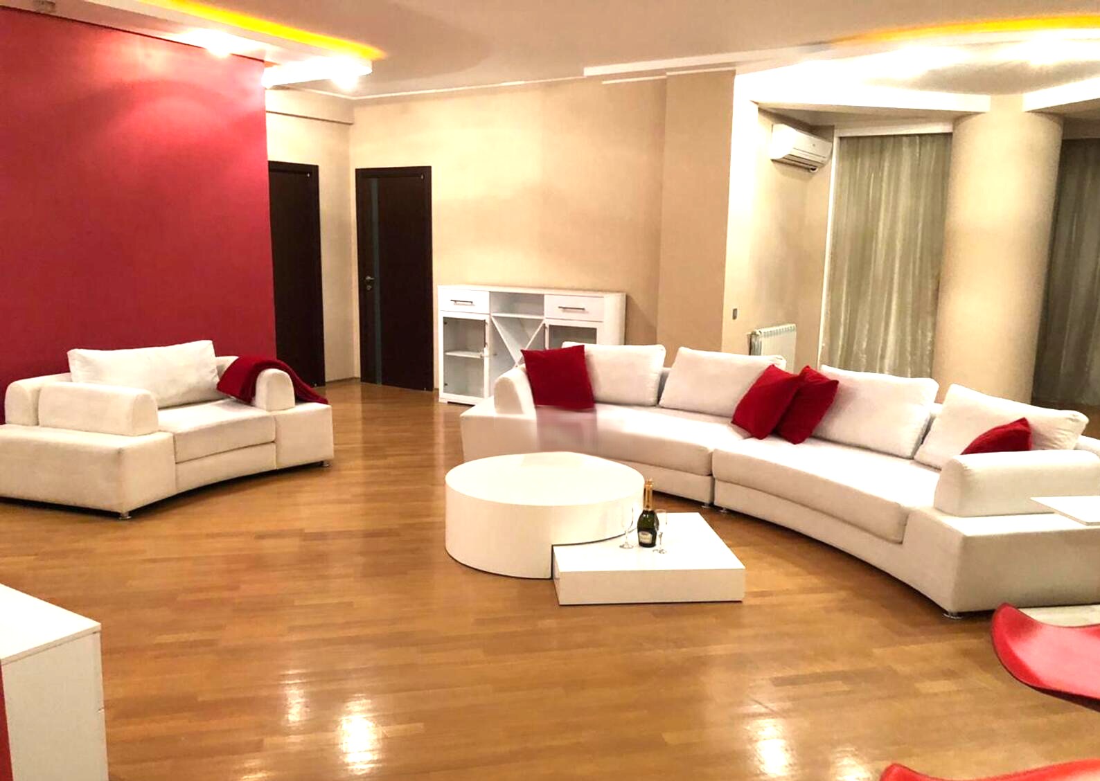 OR SALE URGENTLY! A magnificent 4-room modern apartment with a total area of ​​200 m² is for sale on Rashid Behbudov Street.12 th floor.