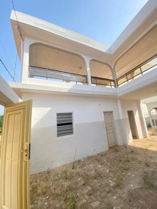 CASA IN VENDITA AD AGOÉ 