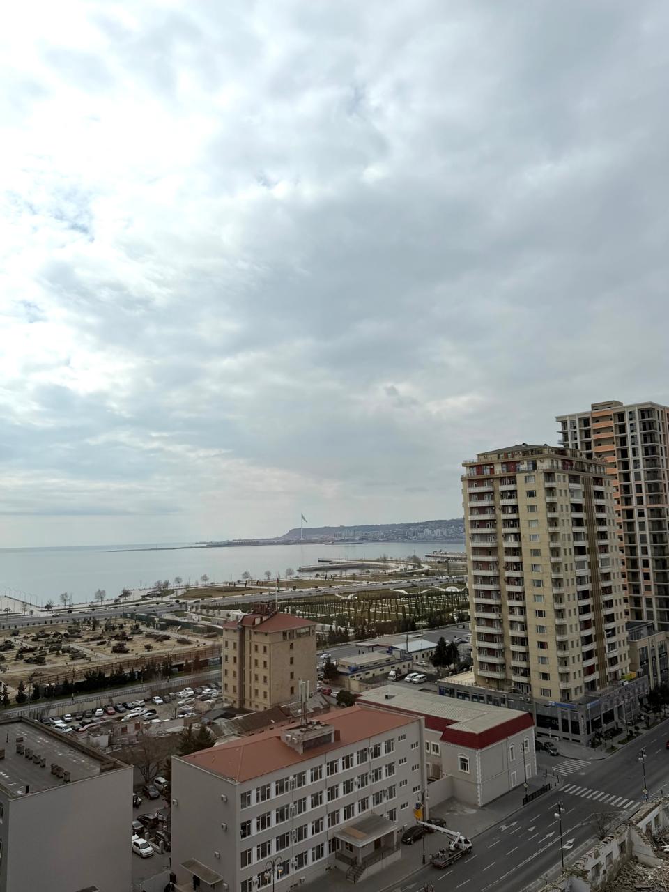 4 bedroom apt close to Port Baku & White City 