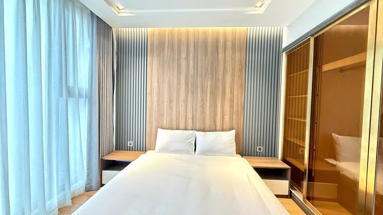 Luxury, modern 2 – bedroom apartment with balcony in Ba Dinh district for rent