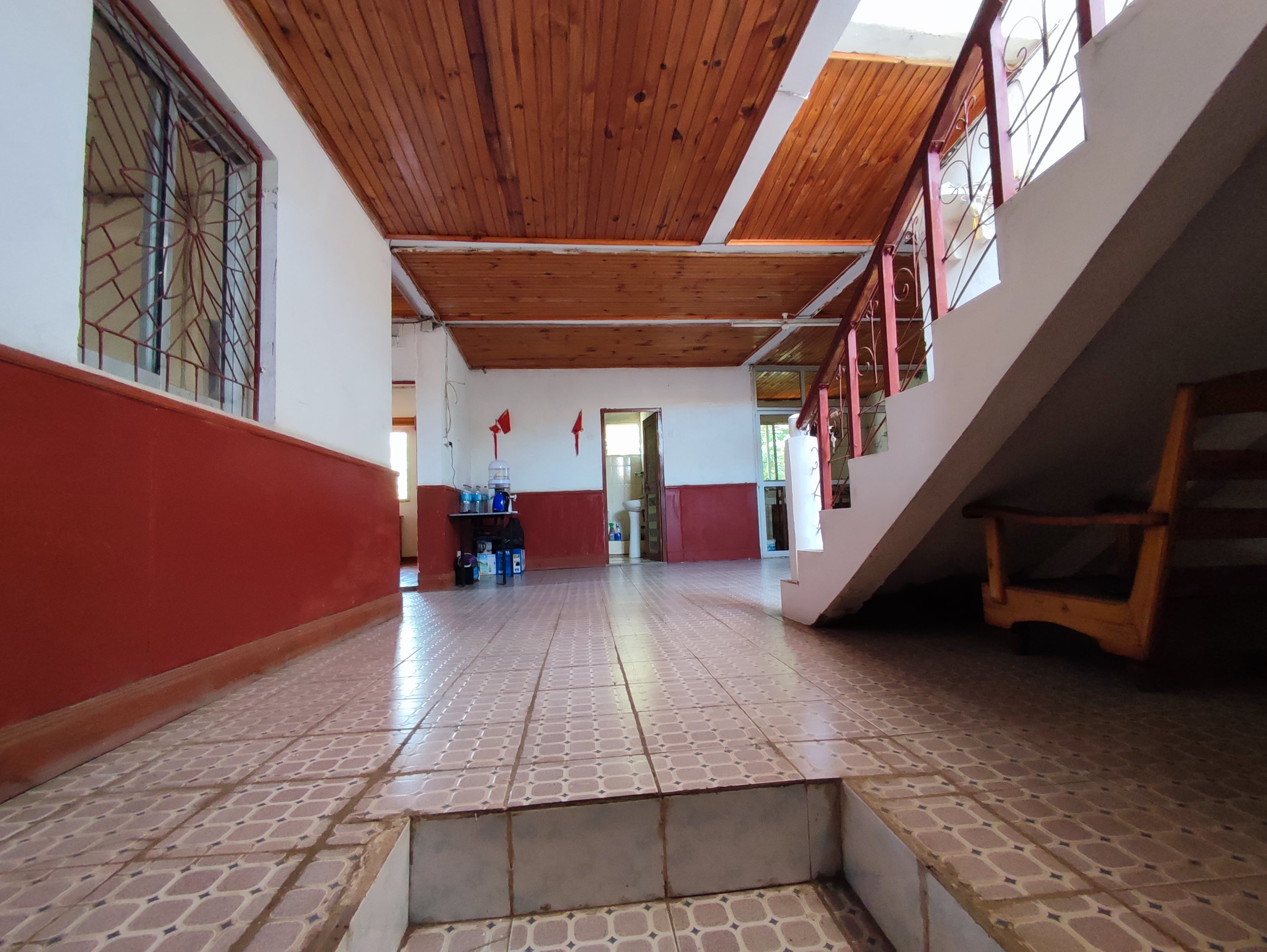 A VENDRE – Réf : VM/23013 – Immeuble F14 avec magasin et dépôts en centre-ville de Tuléar Madagascar