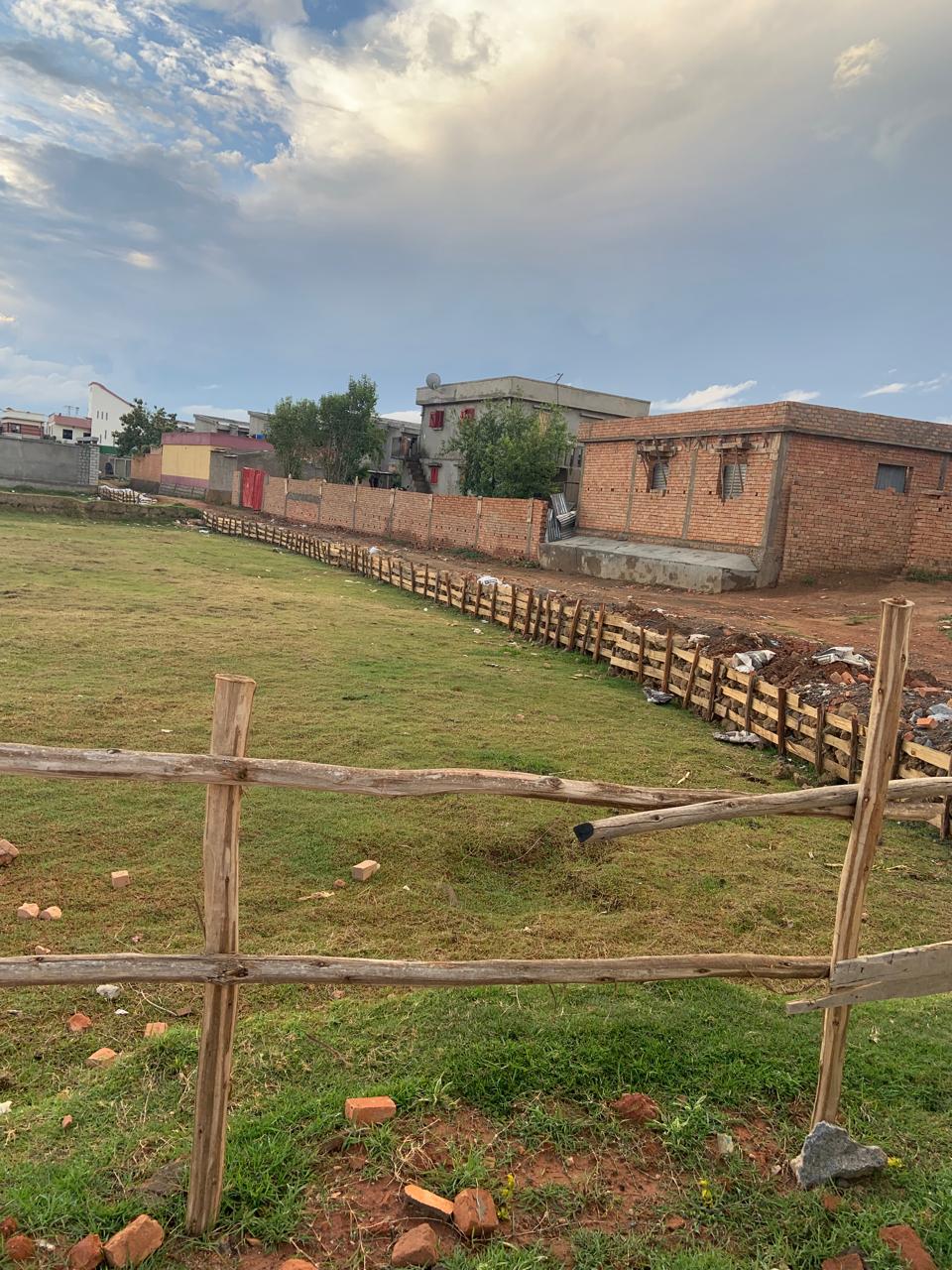 TERRAIN DE 4200m² A VENDRE BYPASS
