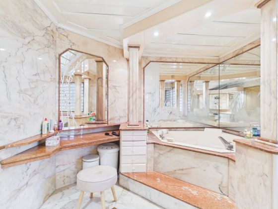 maison familiale de caractère développant 231 m2 avec piscine