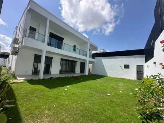 Riviera 4 - M'badon, villa duplex de 5 pièces avec un grand jardin ...