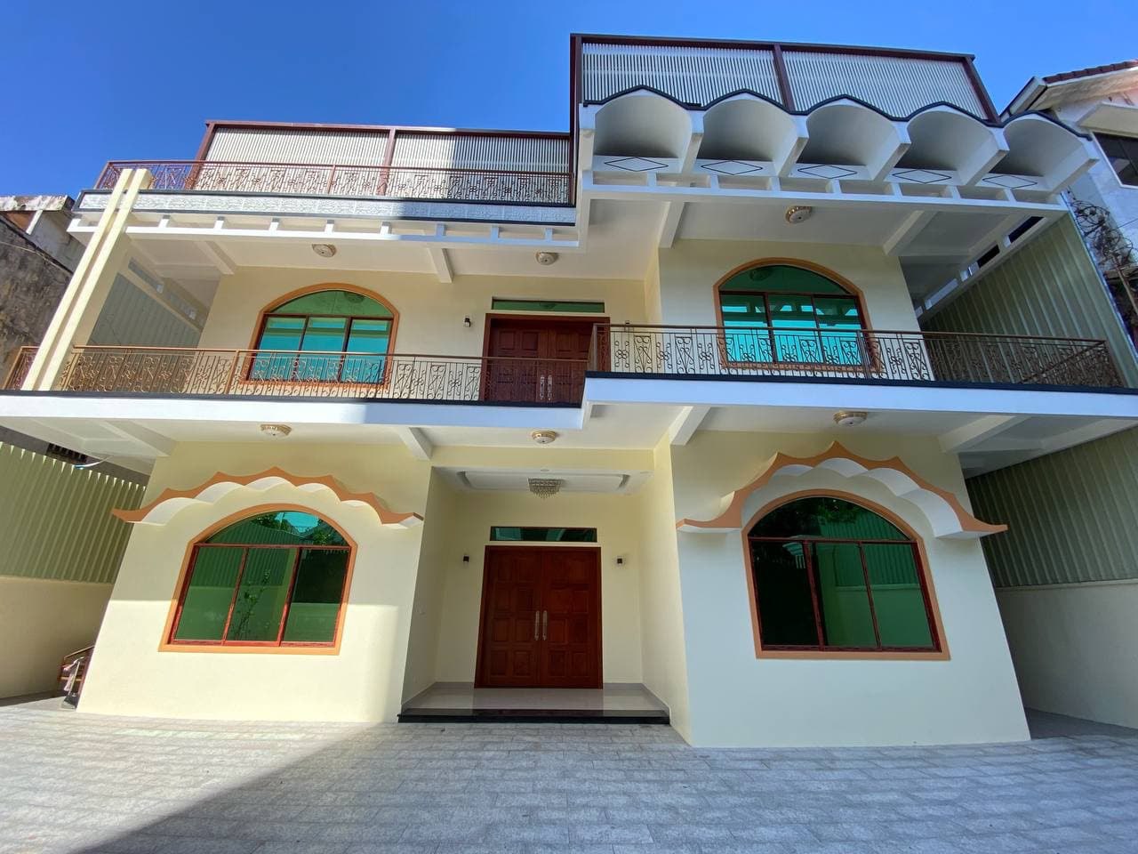 Spacious 11-Bedroom Villa for Rent near Phnom Penh Tower