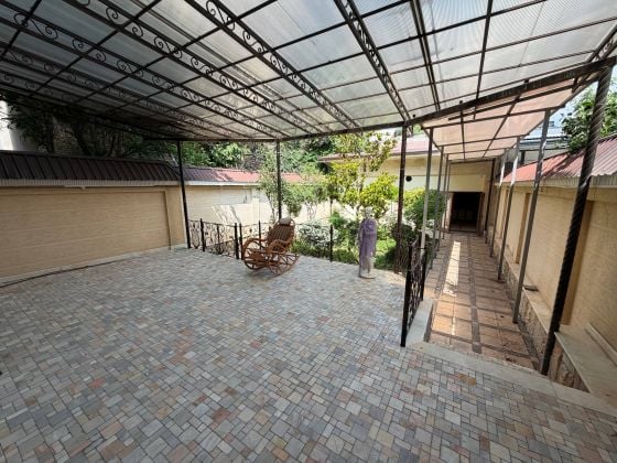Cozy 3 bedrooms and 2 bathrooms house of 140 m2 next in the city center at ...