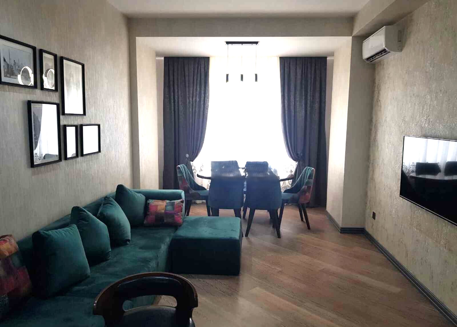 1 bedroom apartment  close to an Old city metro station and Akhundov garden.