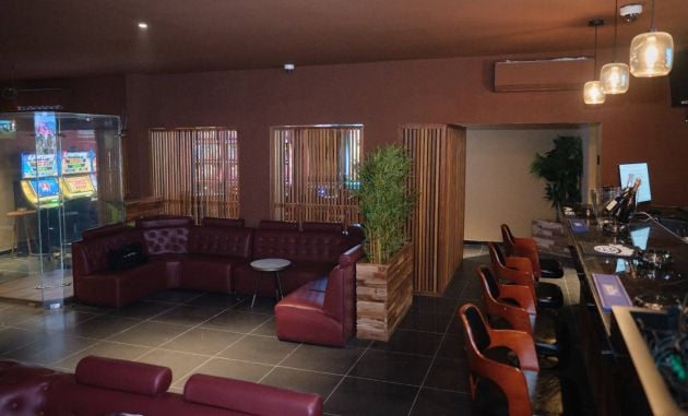  YOPOUGON RUE PRINCESSE À CÉDER RESTO BAR LOUNGE ( 600m2).
