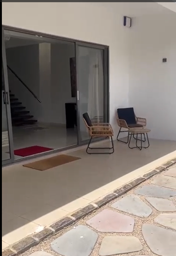 Modern Coastal Duplex Just 800m from the Beach – Short-Term Rental