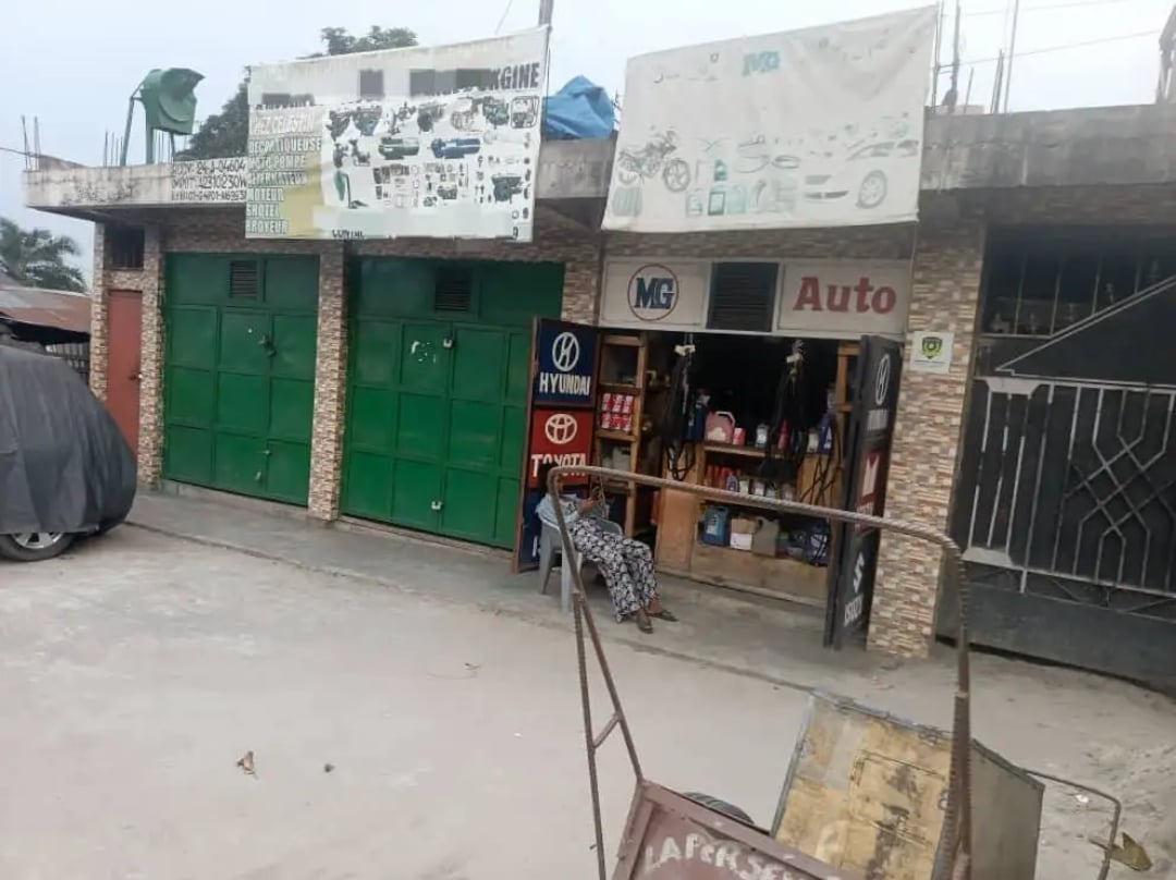 PARCELLE COMMERCIALE AVEC FONDATION R+2 À VENDRE – BOULEVARD LUMUMBA / N'SELE