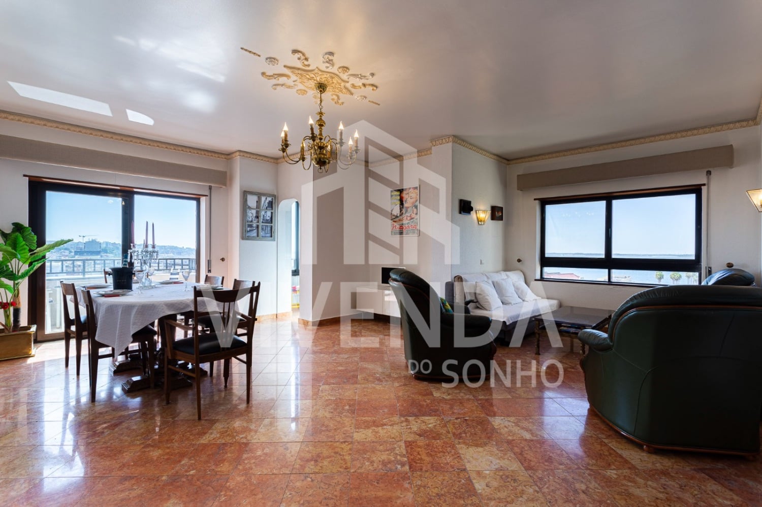 Beautiful furnished apartment with sea view in Setubal