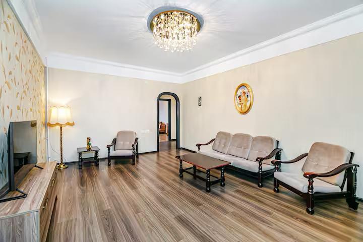 2 bedroom apartment  close to an Old city metro station and Akhundov garden. On Lermontov street.
