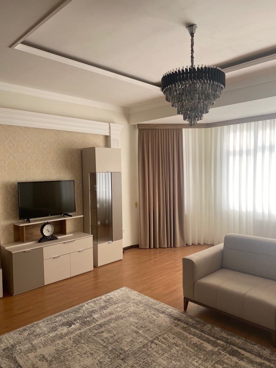 Great 3 bedrooms and 3 bathrooms apartment of 220 sq.m. in central Tashkent