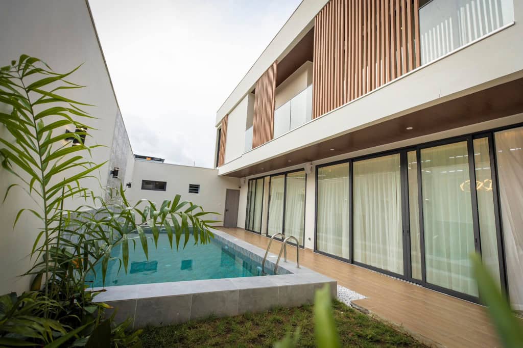 Belle et magnifique villa duplex en vente Lieu cocody riviera Abatta Résidentiel 