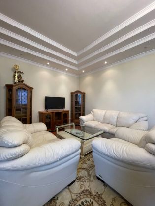 Comfortable 5 bedrooms and 4 bathrooms house of 420 sq.m. In Central ...