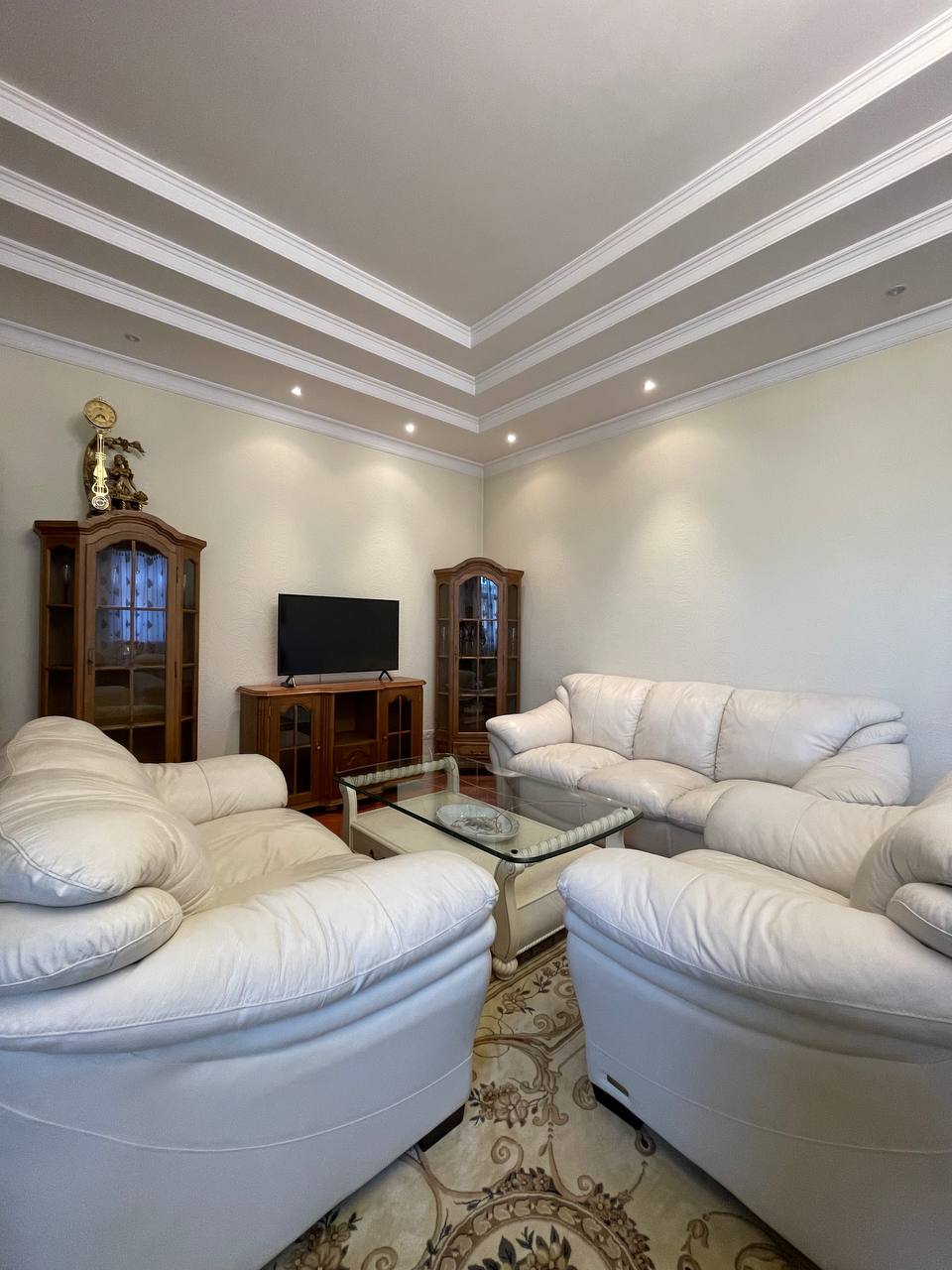 Comfortable 5 bedrooms and 4 bathrooms house of 420 sq.m. In Central Tashkent