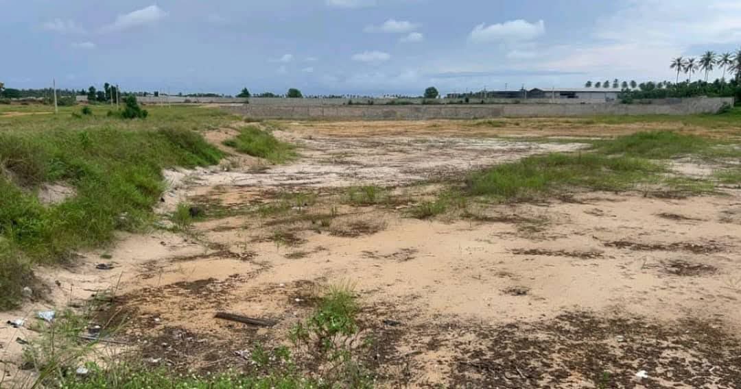 1 Hectare et demi à Bassam proche de l'ancienne voie 