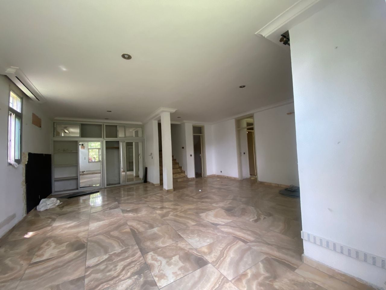 Location d'une Gd villa duplex pour V.i.p au Golf 1 