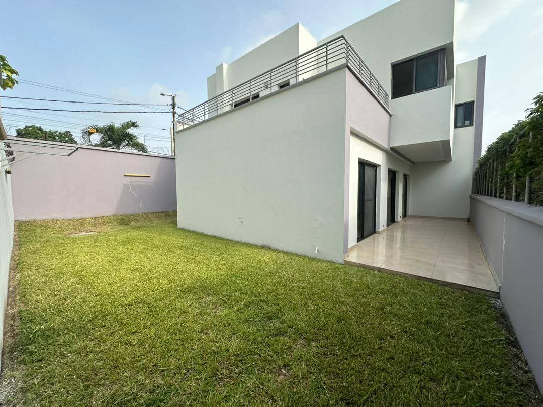LOCATION d'une Villa Duplex de 05 pièces COCODY CENTRE