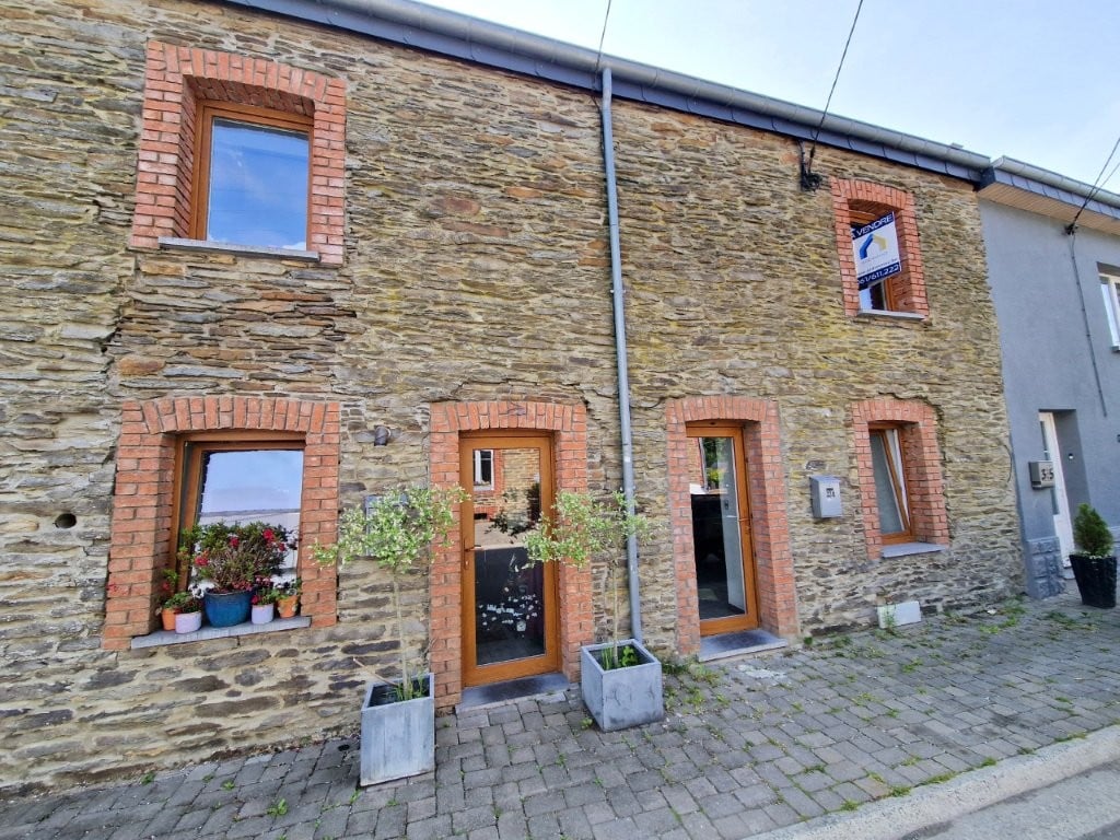 Charmante maison en pierre de pays.