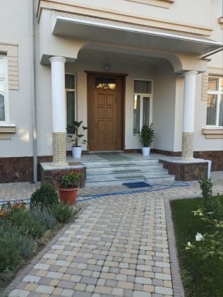 Newly renovated 3 bdrm and 3 bthrm house with outdoor pool next to the ...