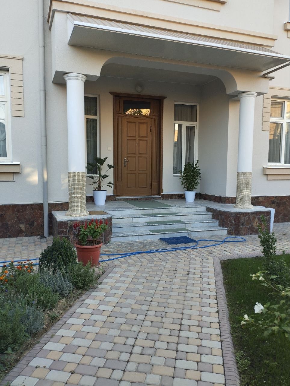 Newly renovated 3 bdrm and 3 bthrm house with outdoor pool next to the Embassy of Bulgaria